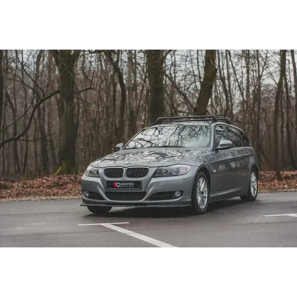 Frontspoiler på grå BMW 3 E90/E91 Facelift med takstativ, fotografert utendørs på asfaltvei.