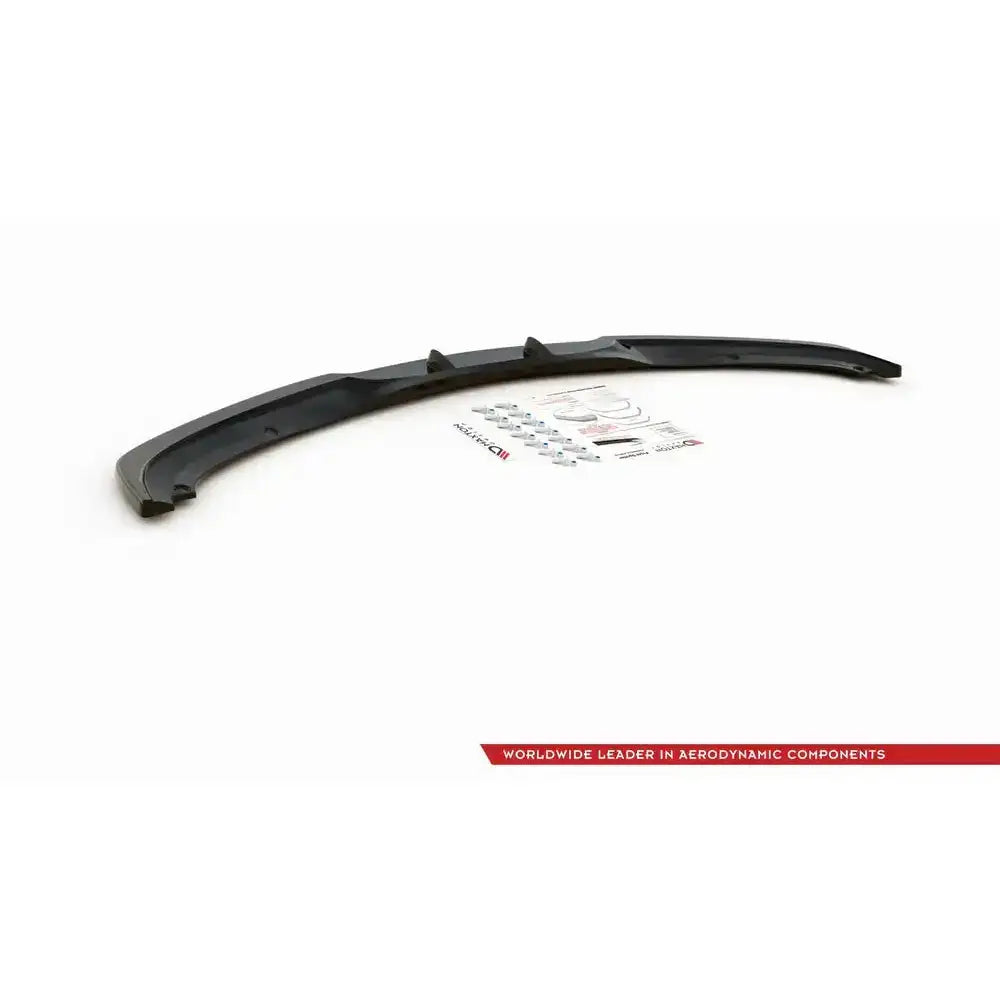 Front lip til BMW 3 E90/E91 Facelift V.2 i sort plast med monteringsdeler sett fra skrå vinkel.