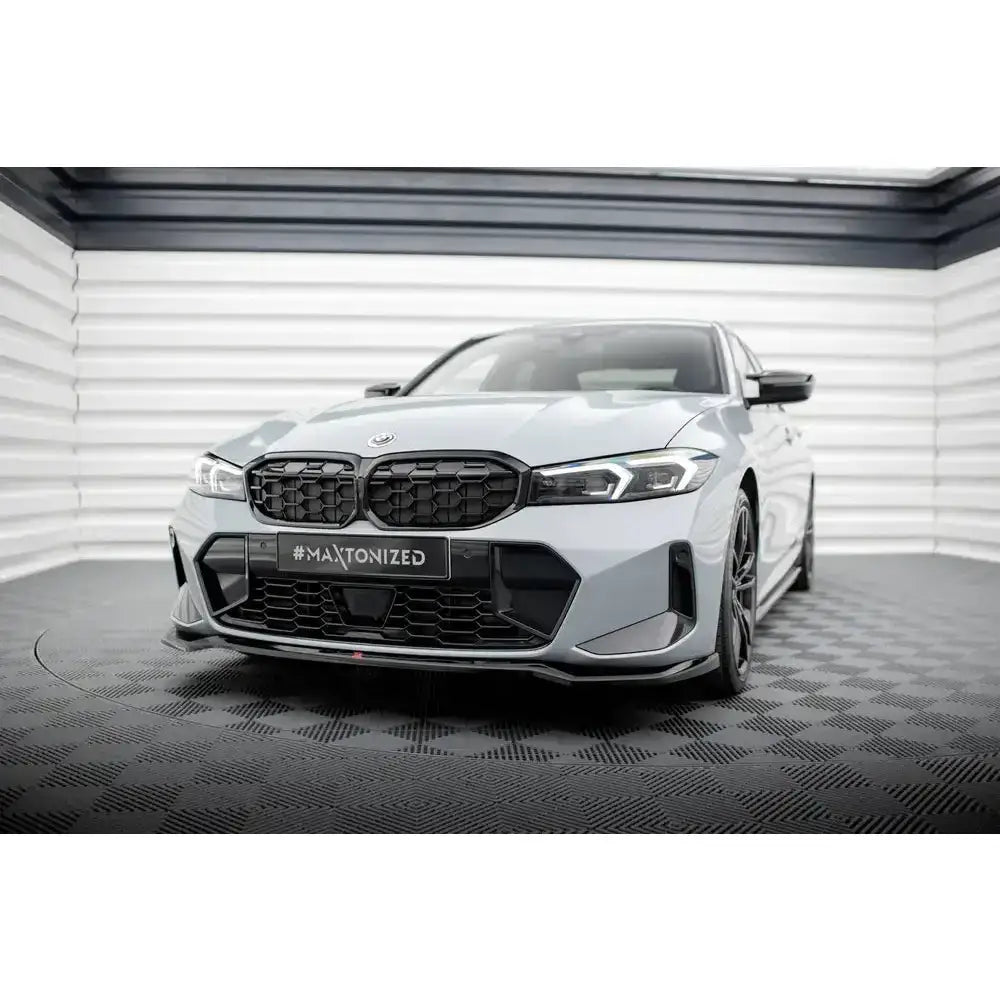 Front lip på BMW 3 M340i G20 Facelift med sorte detaljer på grill og frontsplitter.
