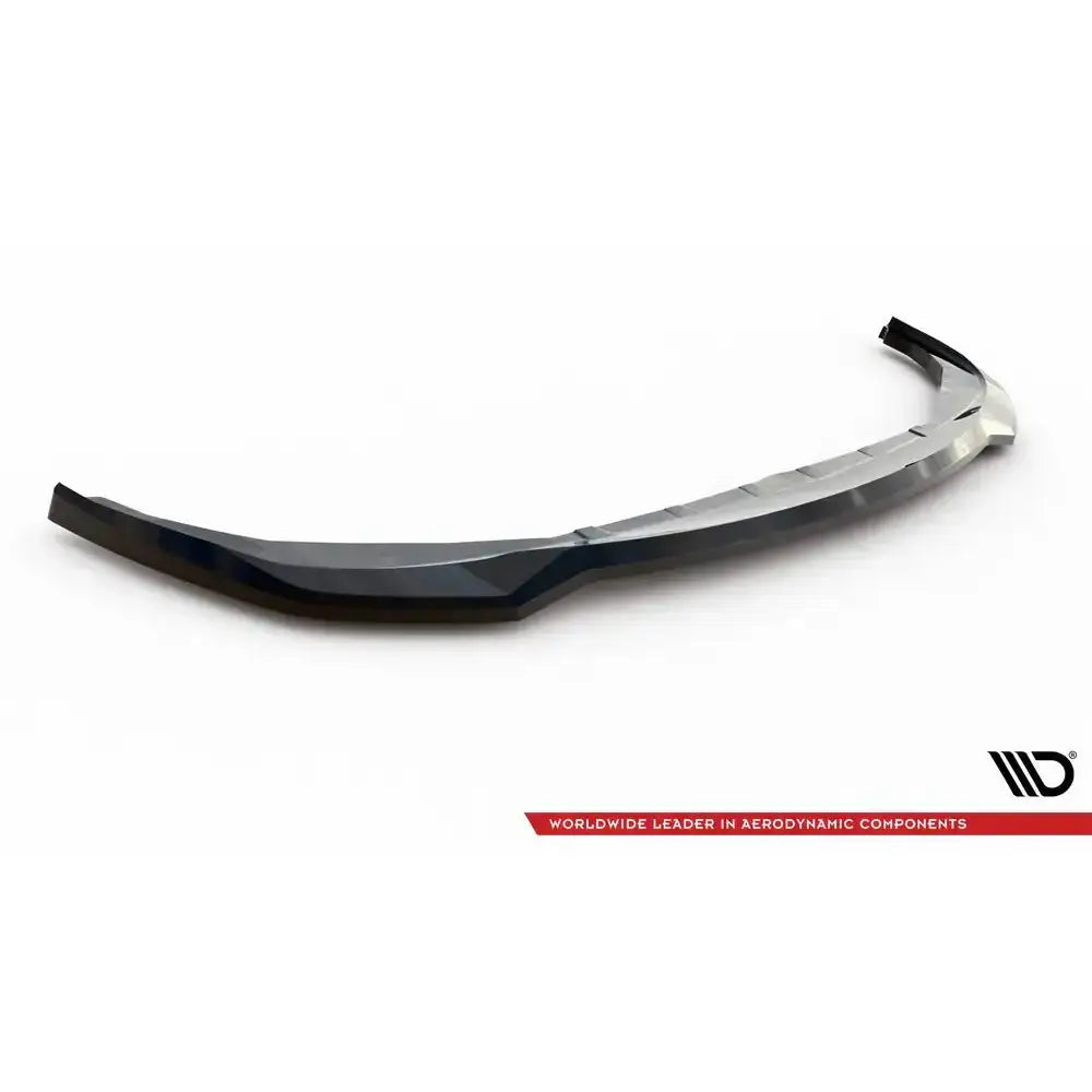 Front splitter til BMW 3 M340i G20/G21 Facelift med kantete, sort blank finish på hvit bakgrunn.