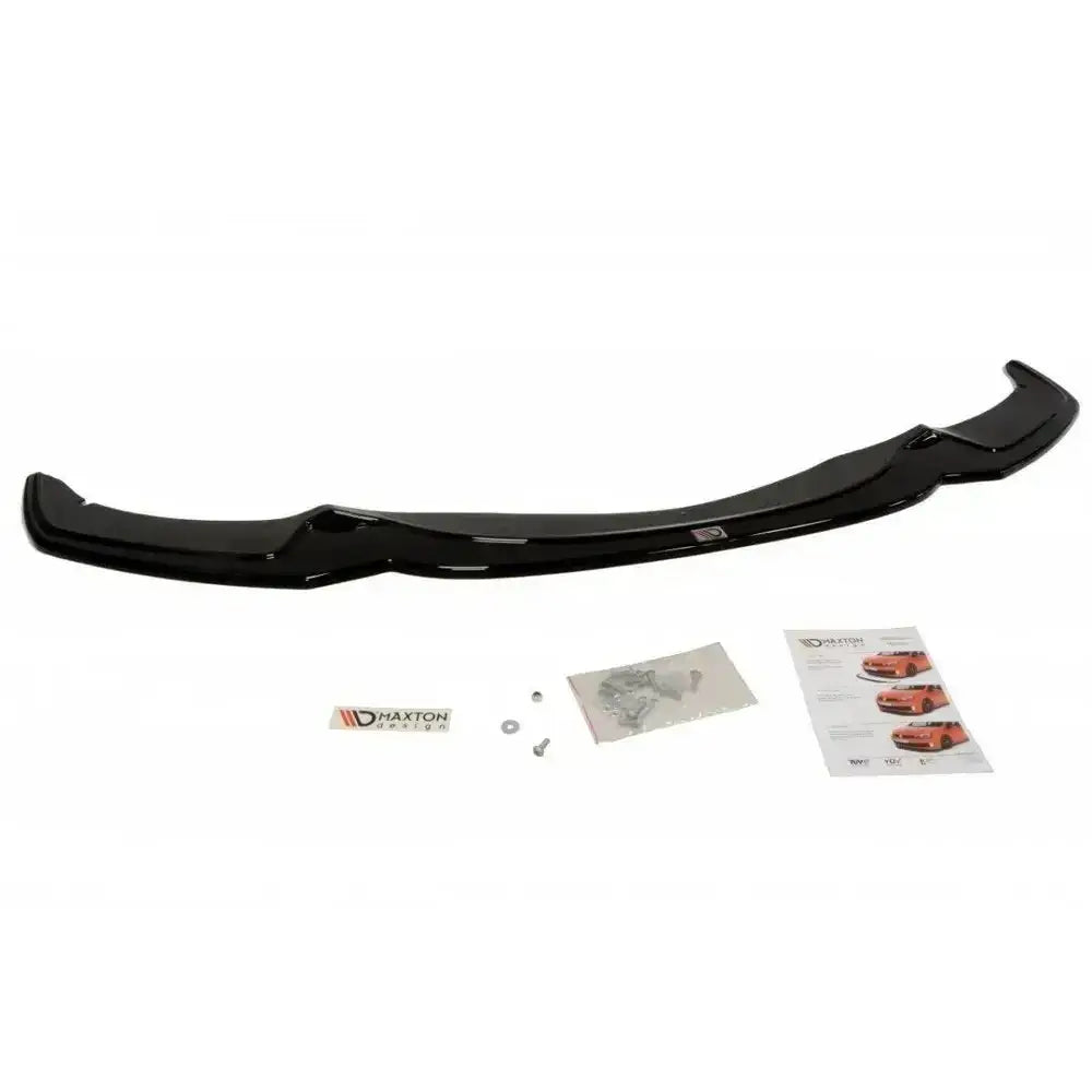 Front splitter til BMW 5 F10/F11 Mpack, svart plast med monteringsutstyr og instruksjoner på hvit bakgrunn.