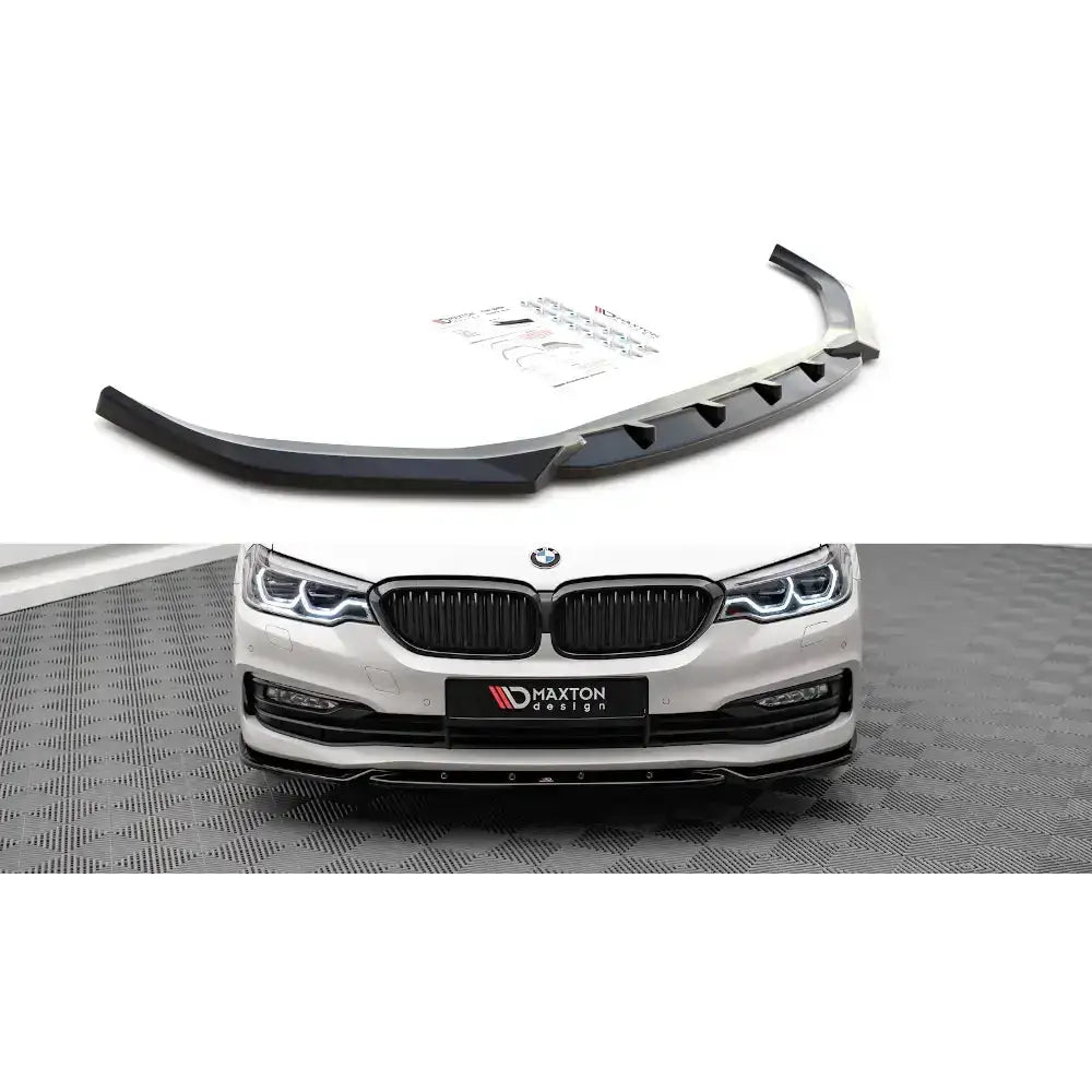 Frontleppe til BMW 5 G30 V.2, sort plast, med aerodynamiske ribber, vist montert og separat.