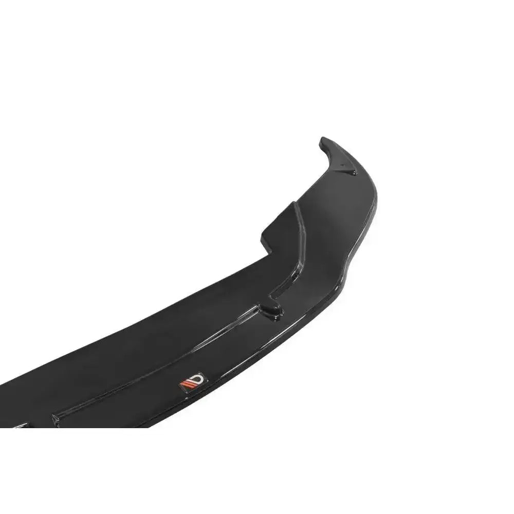 Frontspoiler til Bmw M6 E63 V.2 i sort, glanset plast med synlig logo og detaljer i nærbilde.