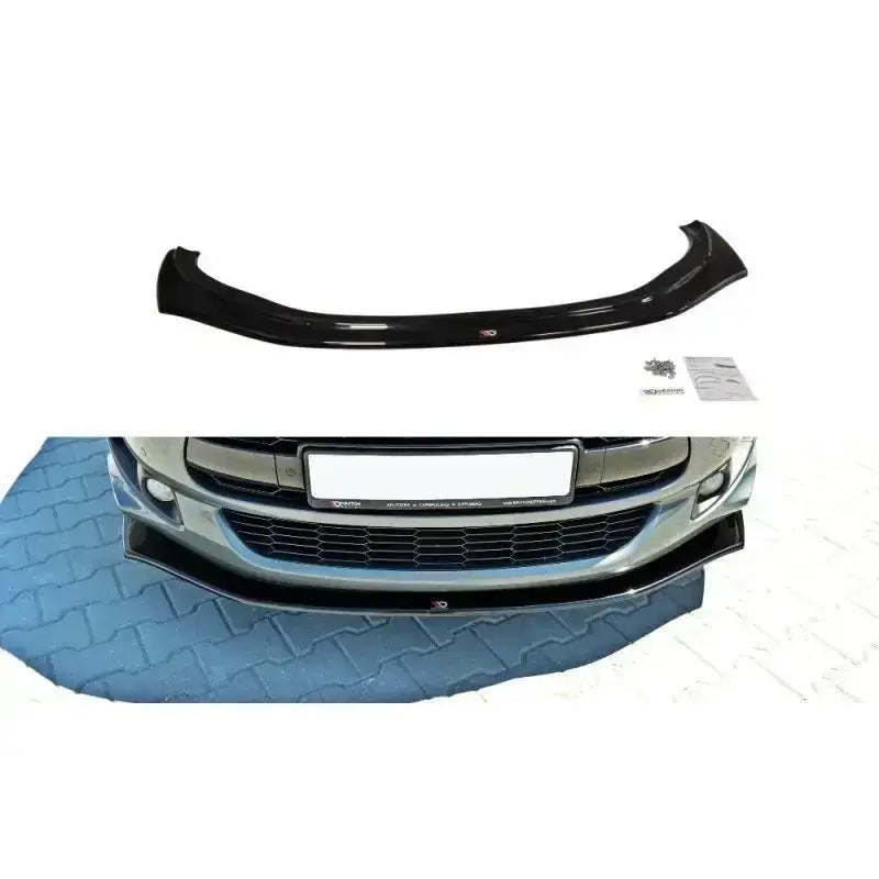 Frontleppe til Citroen DS5 Facelift V.2 i blank sort plast, vist med monteringsutstyr og instruksjoner.