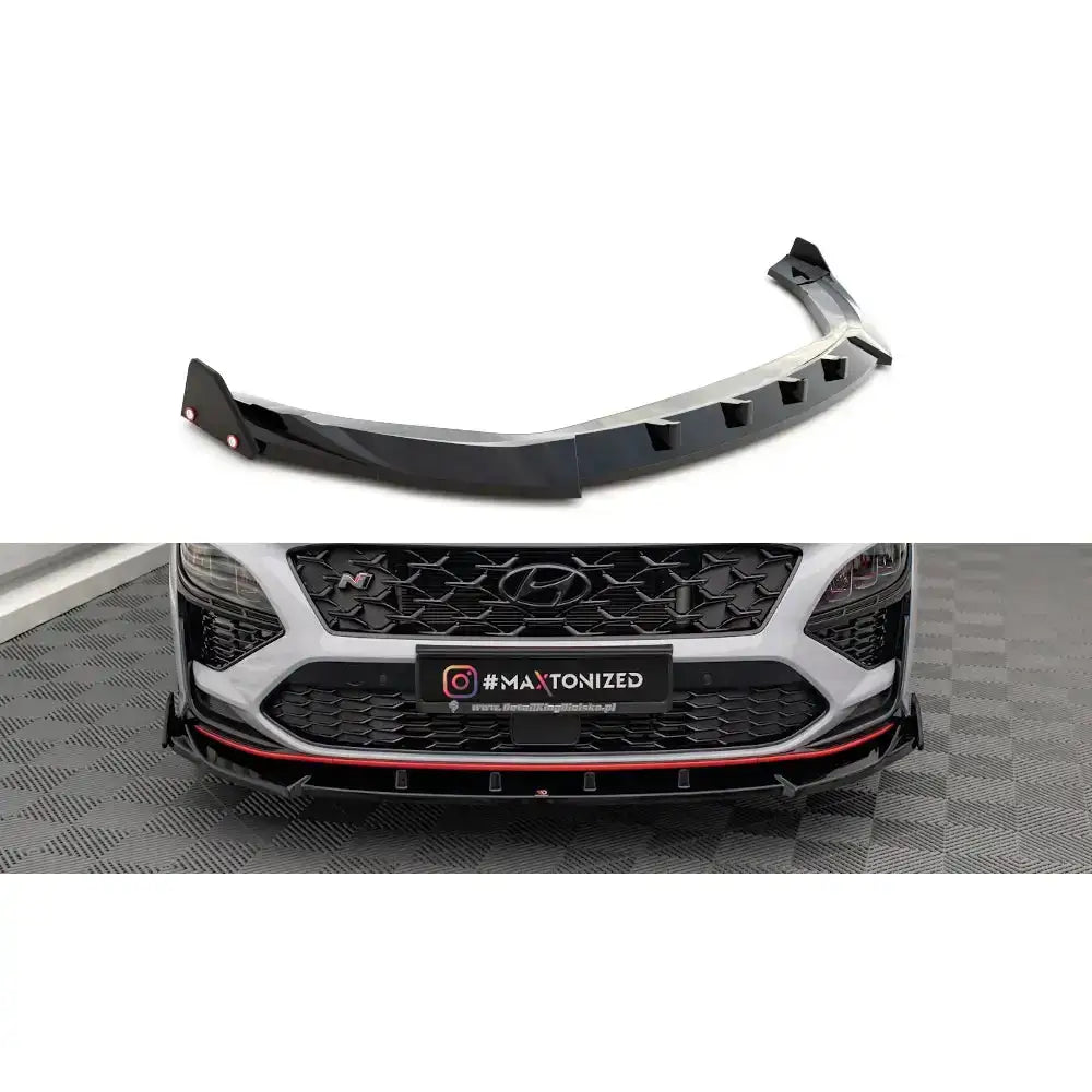 Frontleppe V.2 med røde detaljer til Hyundai Kona N Mk1, vist løst og montert på bil.