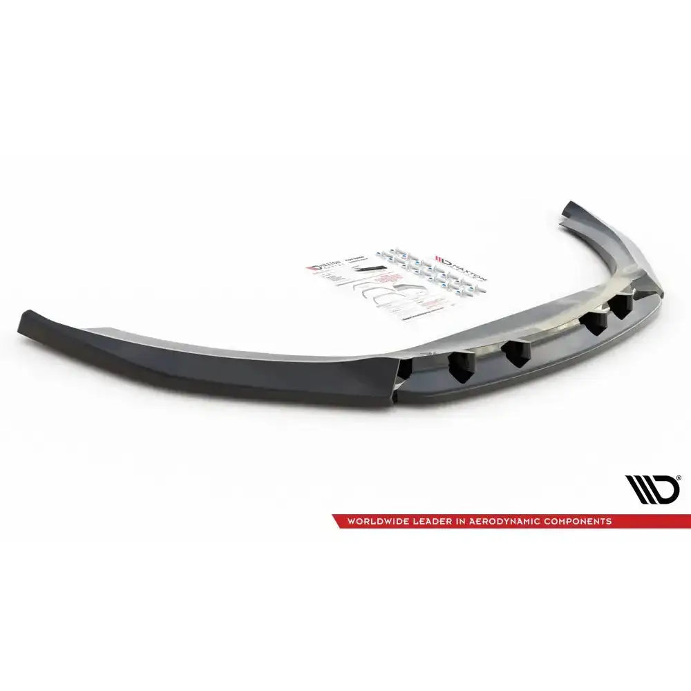 Front lip til Maserati Ghibli Mk3 V.2, sort plastspoiler med festeskruer og monteringsinstruksjoner bak.