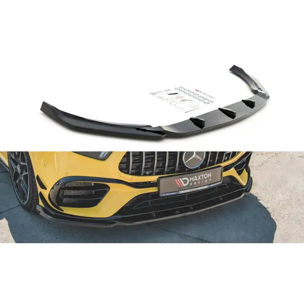 Frontleppe til Mercedes-AMG A 45 S W177 i sort, glanset plast med aerodynamiske finner montert på gul bil.