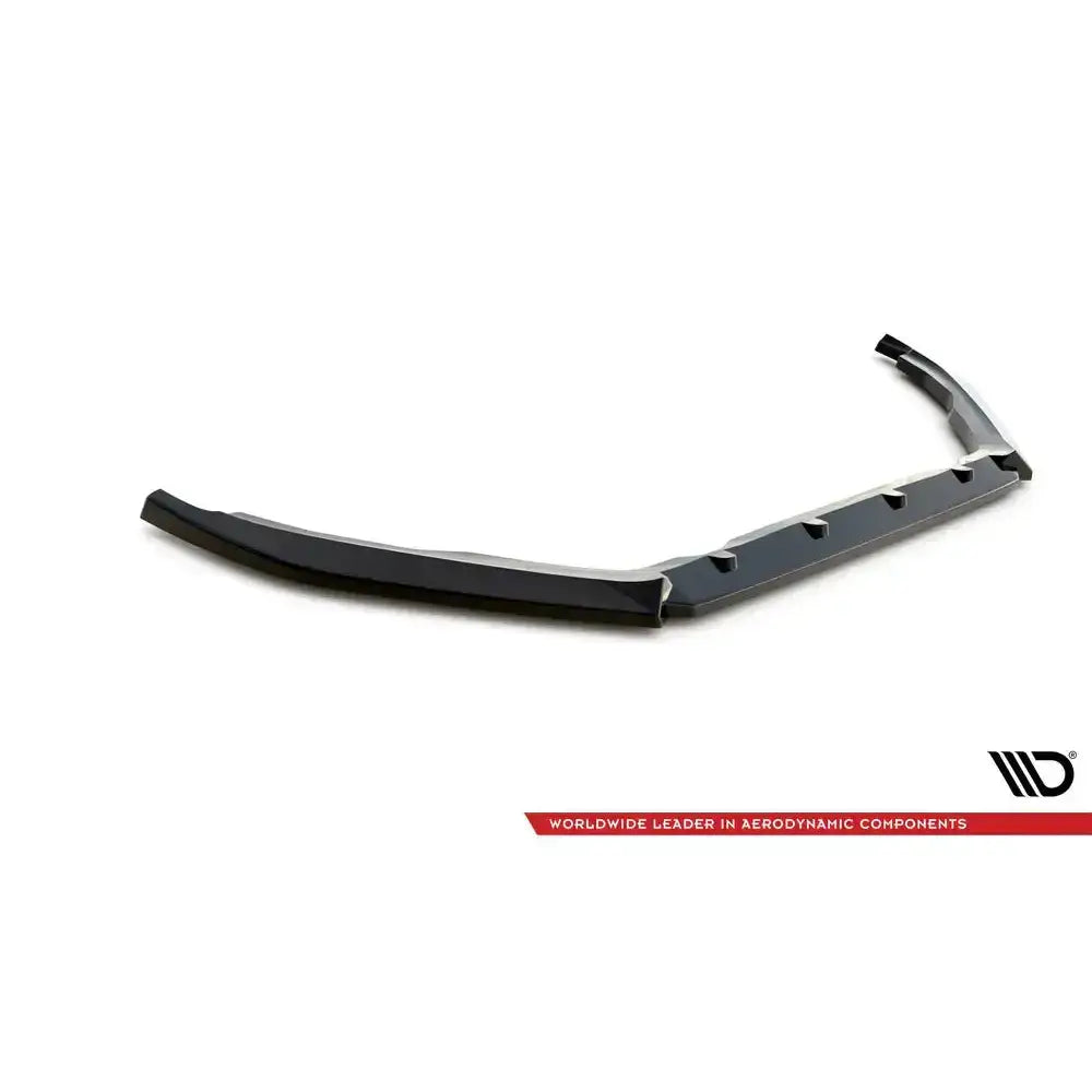 Front splitter til Peugeot 208 GTi Mk1 V.2, svart plast med kantet design, sett skrått ovenfra.