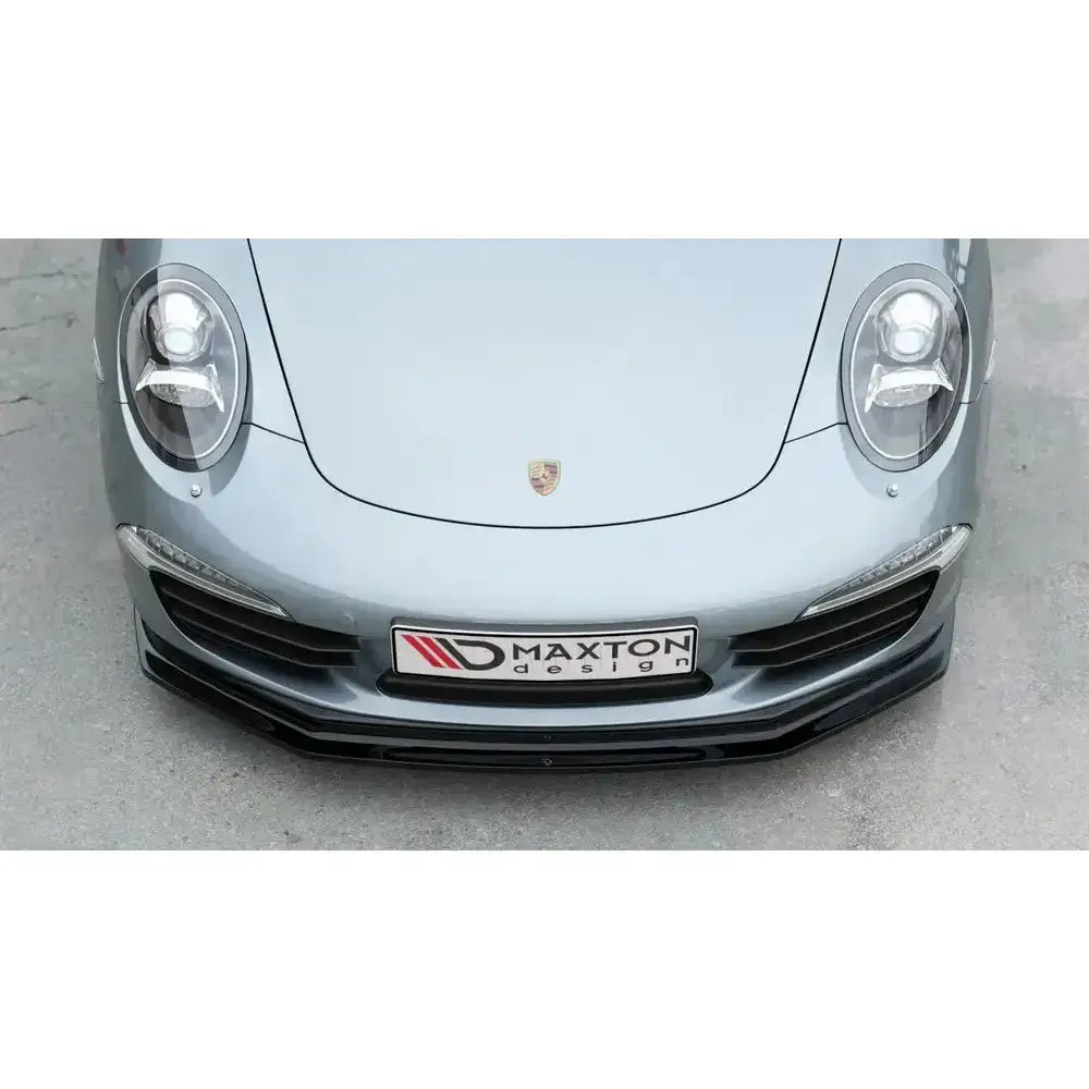 Frontleppe V.2 Porsche 911 Carrera 991 sett ovenfra med sort spoiler og Maxton Design-skilt.