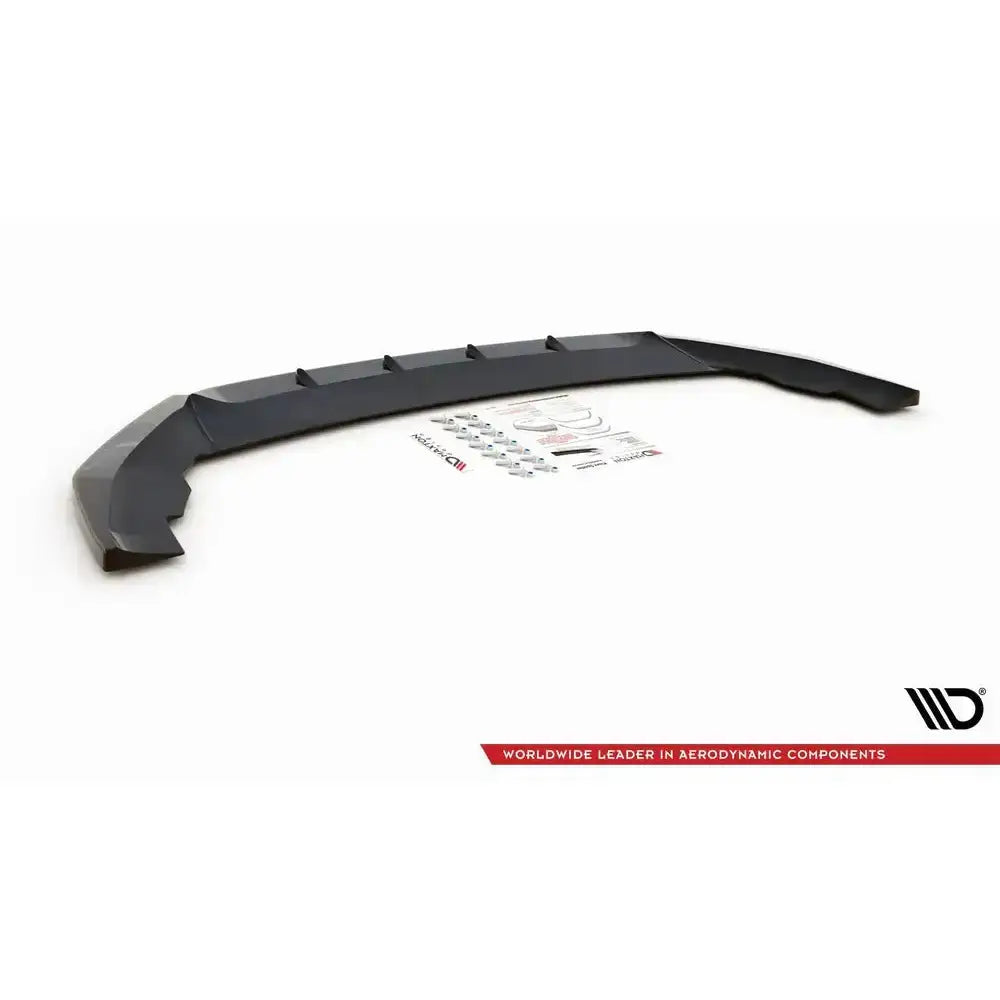 Front splitter til Seat Leon FR Mk4 V.2, svart plast med monteringsdeler og klistremerker på hvit bakgrunn.