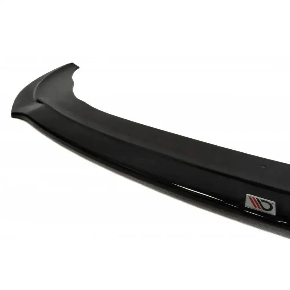 Frontleppe til Seat Leon Mk2 Cupra V.2 i svart blank finish, skrå vinkel, synlig logo høyre side.