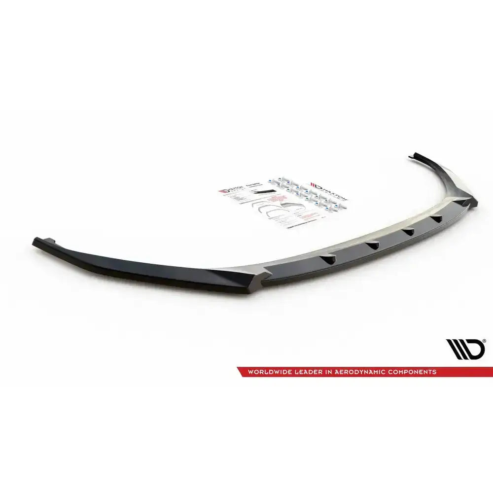 Front splitter for Skoda Enyaq iV V.2, sort plast, sett fra skrå vinkel med monteringsutstyr.