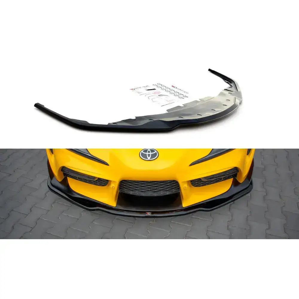 Frontleppe V.2 Toyota Supra Mk5 i sort plast, vist alene og montert på gul bil forfra med anvisning.