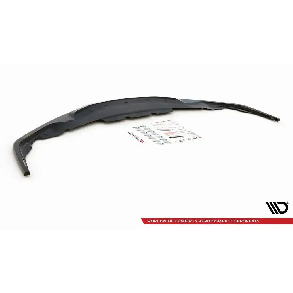 Frontspoiler til Toyota Supra Mk5 V.2 sett fra skrå vinkel med monteringsutstyr og klistremerker.