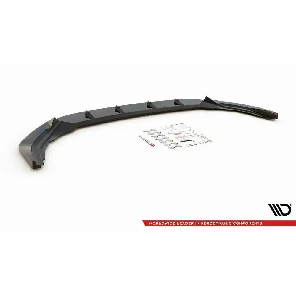 Frontleppe V.2 Volkswagen Golf R Mk8 20- vist skrått ovenfra med ribber, monteringsutstyr og instruksjoner.