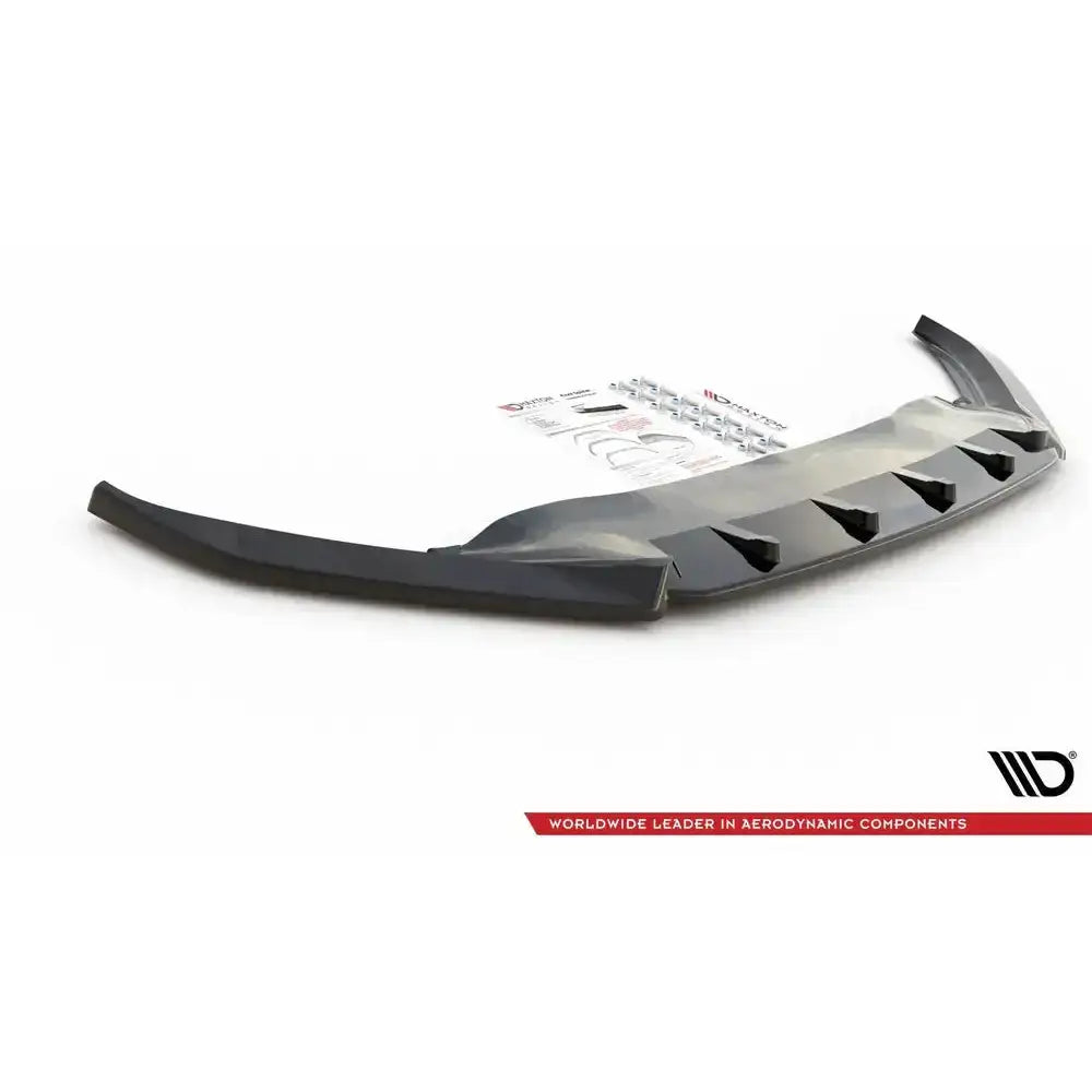 Front splitter til Volkswagen Passat B8 V.2 med aerodynamiske finner, sett skrått forfra.