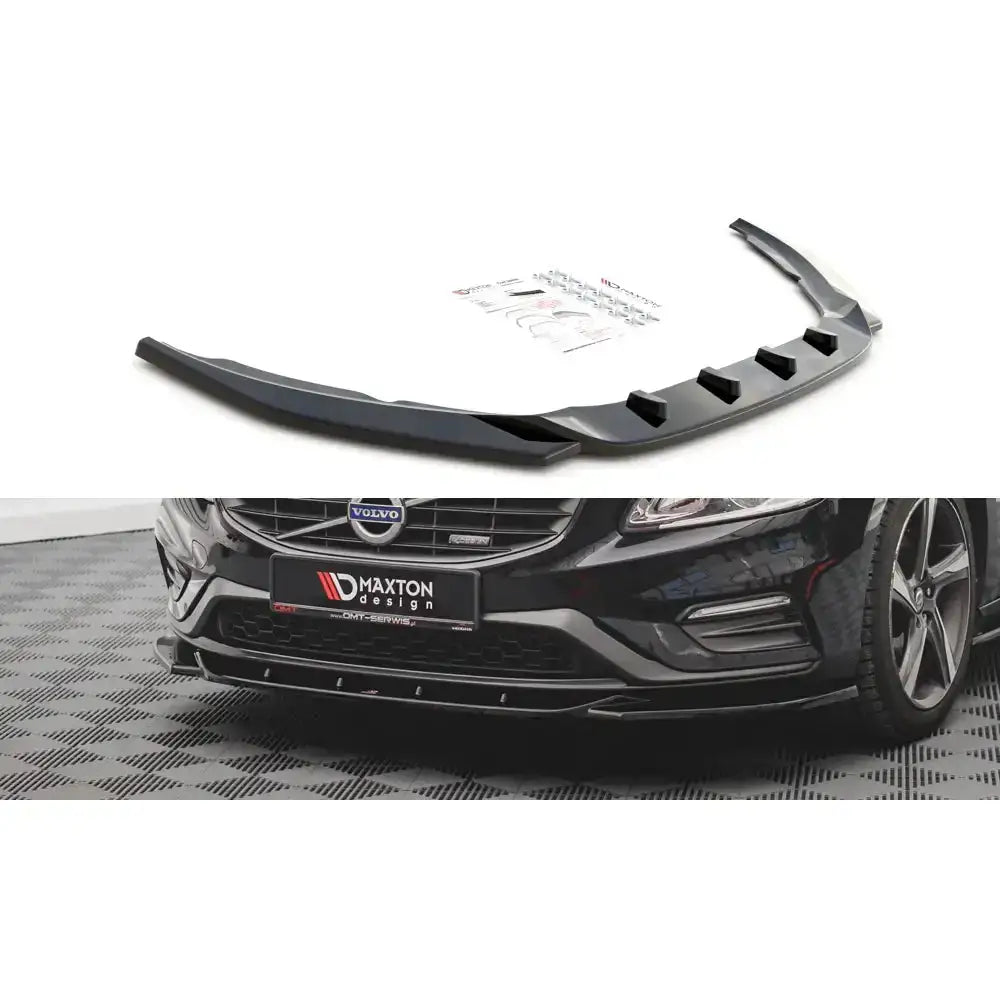 Frontleppe til Volvo S60 R-Design Mk2 14-18, sort plast med monteringsutstyr, vist på svart bil.