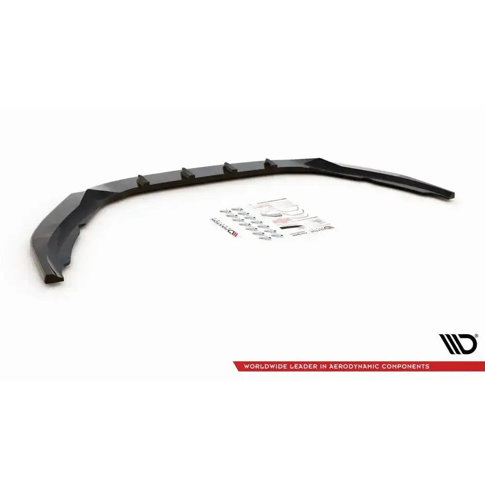 Front splitter til Volvo S60 R-Design Mk2 V.2 med monteringsutstyr og klistremerker på hvit bakgrunn.