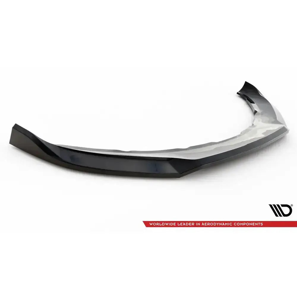 Front splitter til Volvo S60 R-Design Mk2, sort og glanset med buet form, sett fra skrå vinkel.