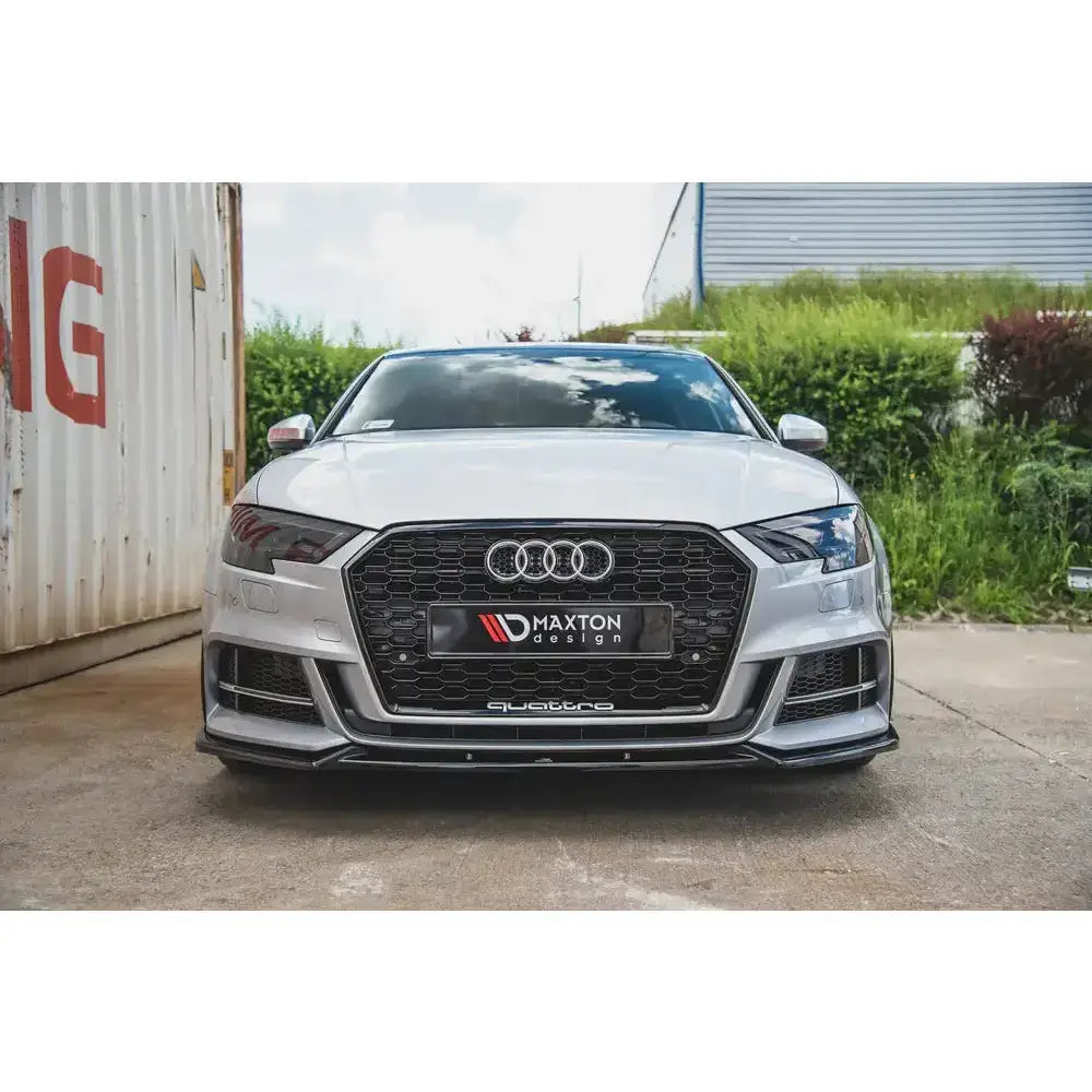 Frontsplitter til Audi S3 A3 S-Line 8V Facelift, montert på bil med svart sportsgrill og Maxton Design-logo.