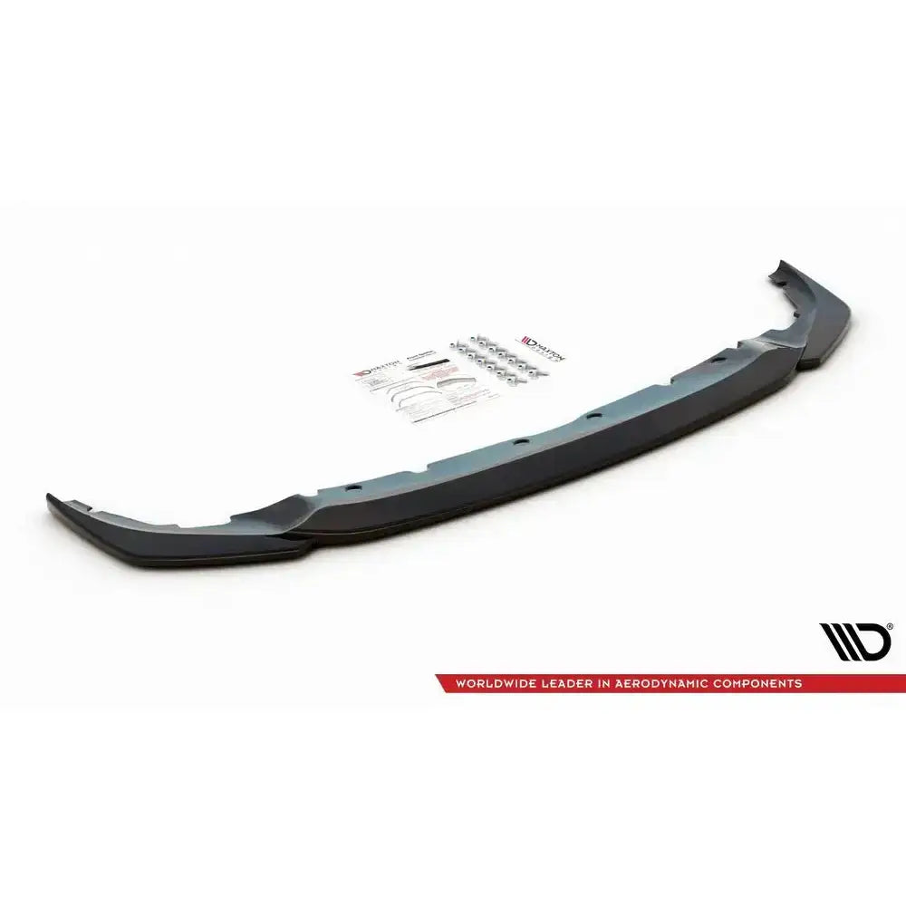 Front splitter til BMW 1 F40 M-Pack, sort plast med monteringsskruer og instruksjoner ved siden av.