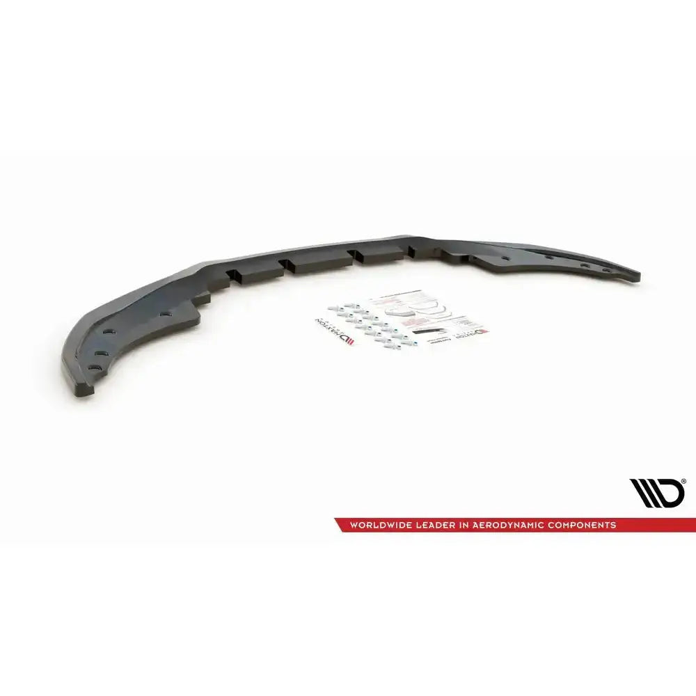 Front splitter til BMW 4 M-Pack G22, sort plast med hjørner, monteringsutstyr og klistremerker vises.