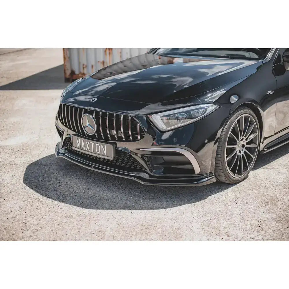 Front lip på Mercedes-Benz CLS Amg-Line C257 med Maxton-skilt og kromdetaljer på sort bil.