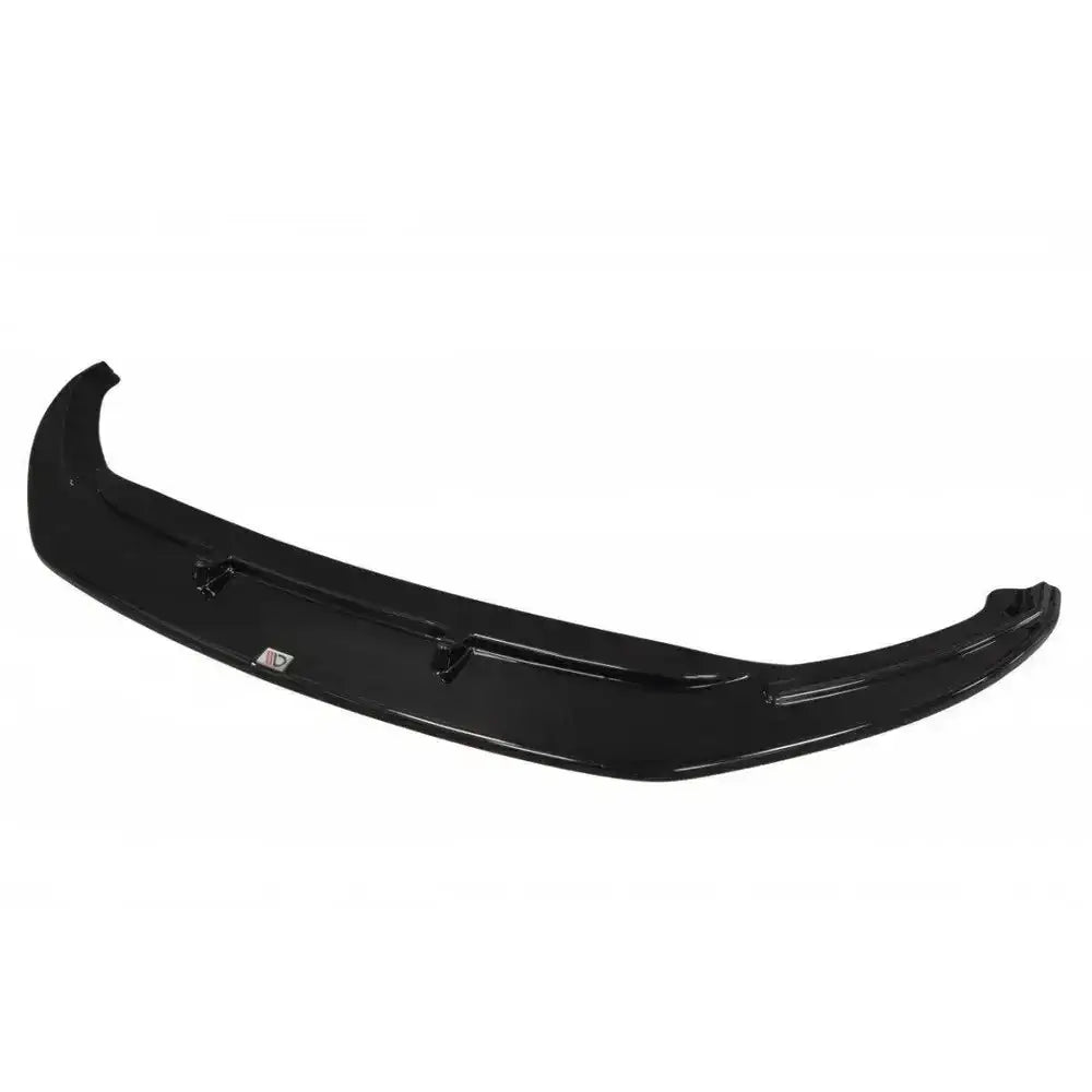 Frontspoiler til Skoda Superb III V.3 i sort, glanset finish med synlige festepunkter, sett skrått ovenfra.