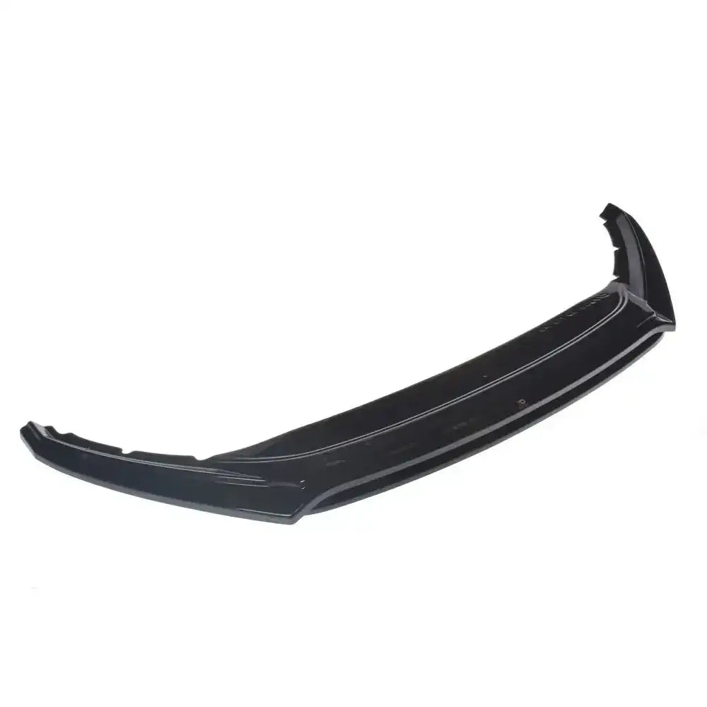 Frontleppe til Skoda Superb Mk3 FL, sort plastspoiler med glanset finish, sett skrått ovenfra.