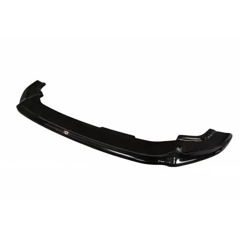 Frontleppe V.3 til VW Golf VII R facelift, sort og blank, sett skrått ovenfra mot hvit bakgrunn.