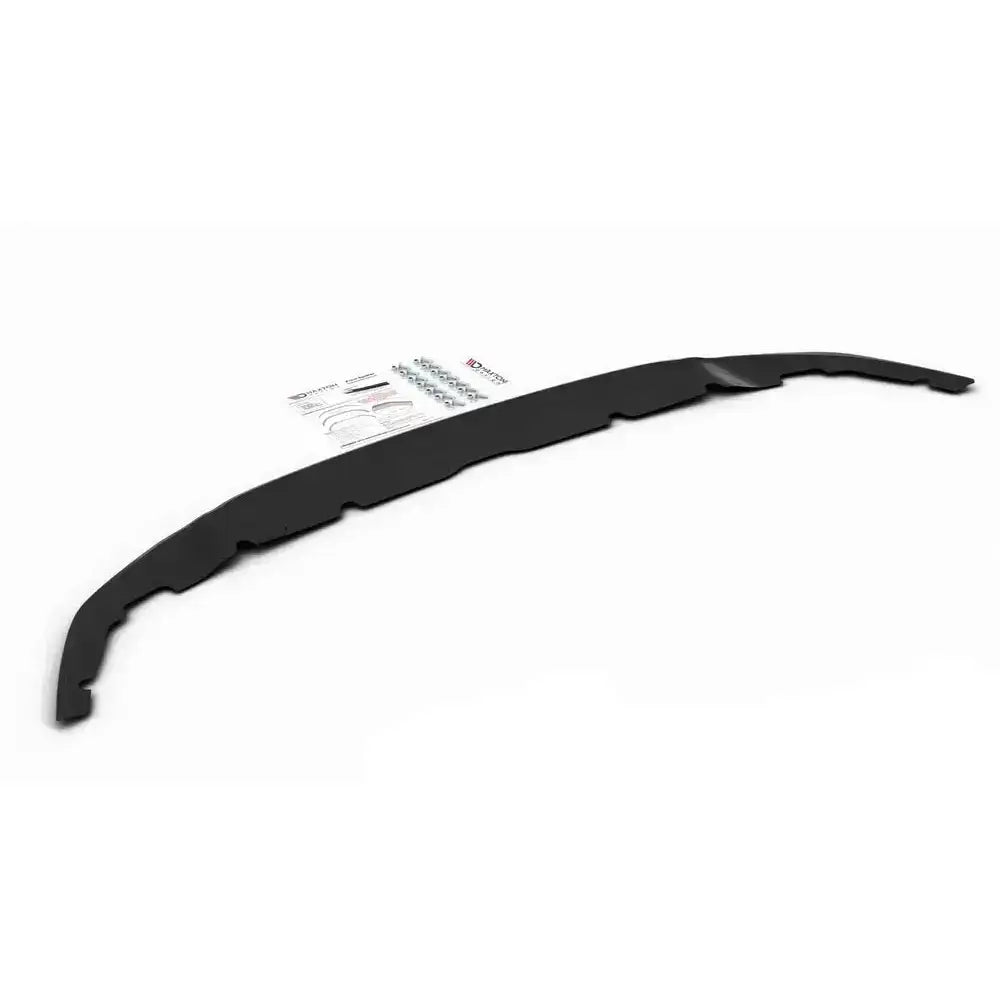 Frontspoiler til BMW 1 F40 M-Pack V.4 med monteringsutstyr og instruksjonsark på hvit bakgrunn.