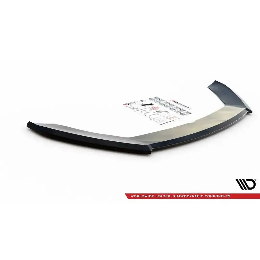 Frontspoiler til Seat Leon Cupra Mk3 FL, svart plast med festedeler og monteringsanvisning på hvit bakgrunn.