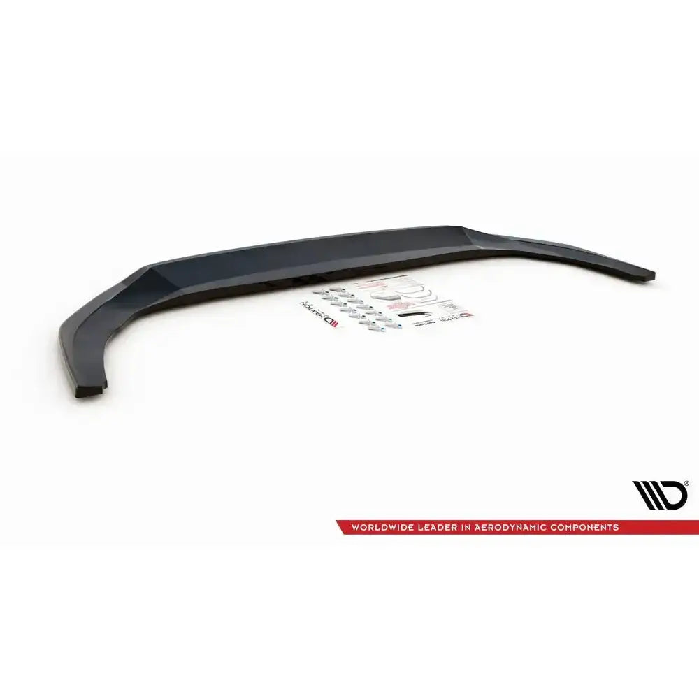 Frontsplitter til Volkswagen Golf 8 GTI V.4 sett skrått ovenfra med monteringsutstyr på hvit bakgrunn.