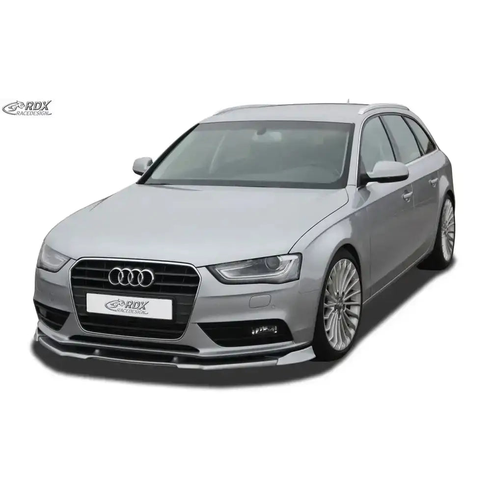 Frontspoiler på Audi A4 B8 Facelift 11-16 montert under støtfanger, sett skrått forfra.