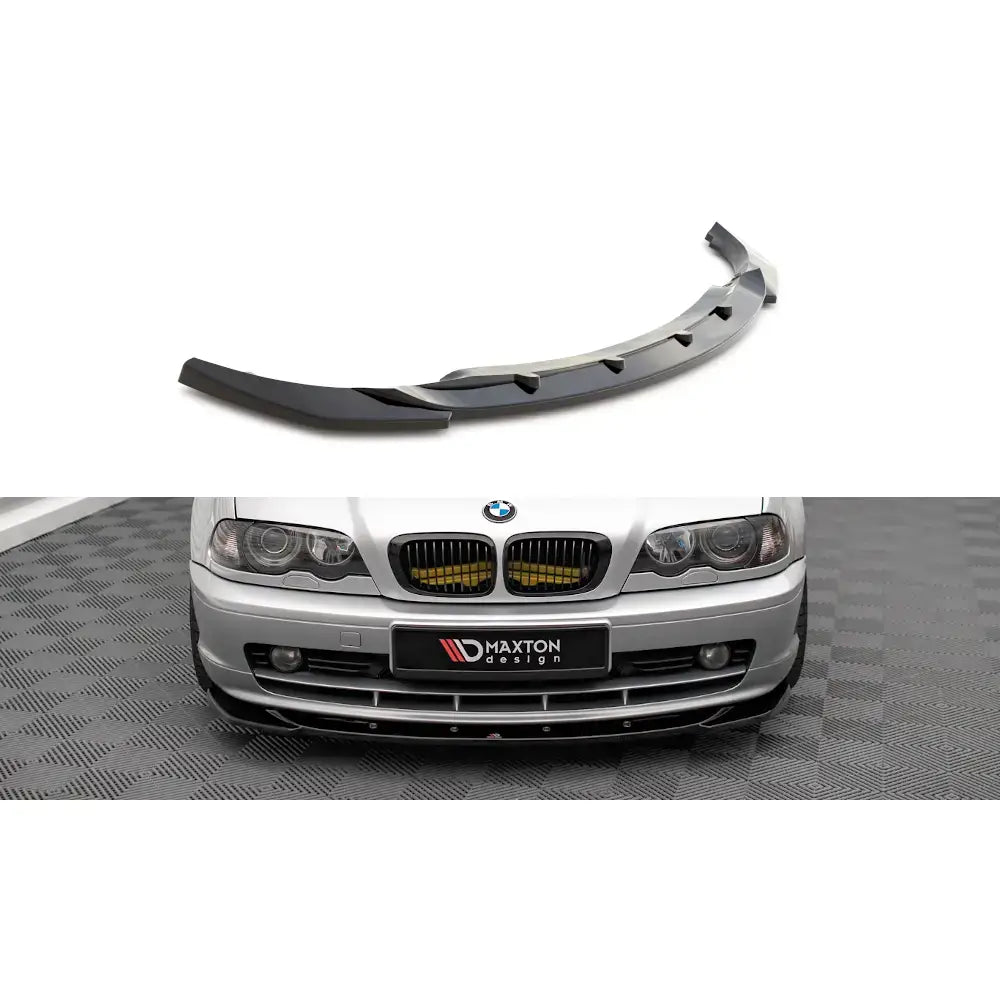 Frontleppe V1 BMW 3 Coupe E46 i sort plast, skråvinklet og montert på sølvfarget bil med kantete design.