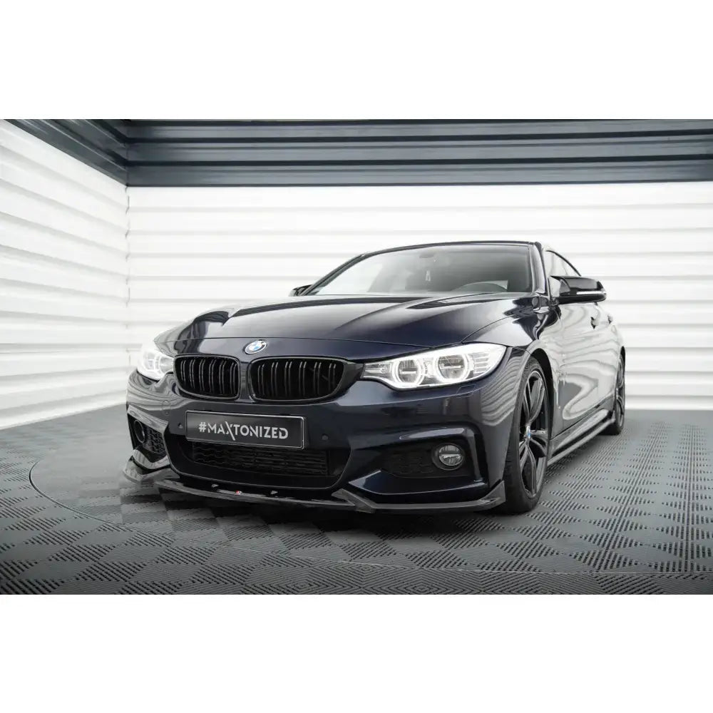 Frontspoiler på BMW 4 Gran Coupe M-Pack F36 sett fra venstre forhjørne med svarte felger.