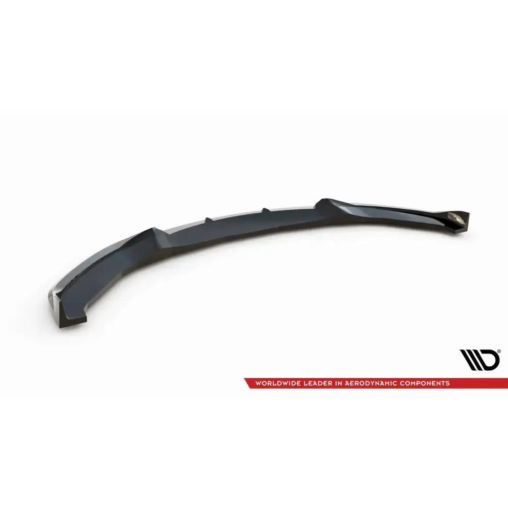 Front splitter til BMW 4 Gran Coupe M-Pack F36, svart blank plast med vinkler, sett skrått ovenfra.
