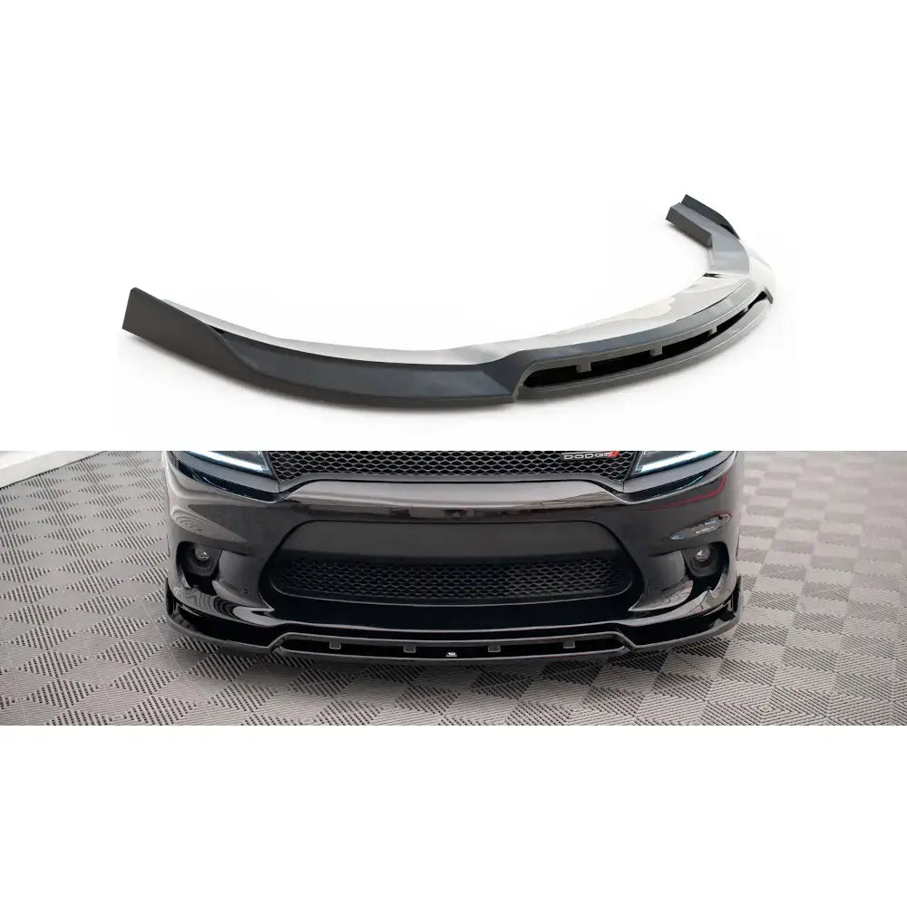 Frontleppe V1 Dodge Charger SRT Mk7 Facelift i svart plast, vist som enkeltstående produkt og montert på bil.
