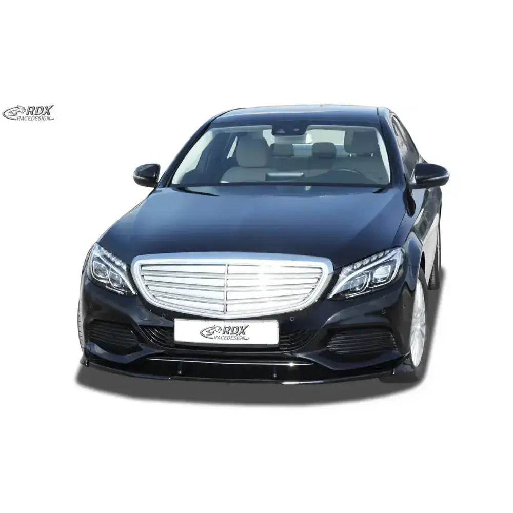 Frontspoiler på Mercedes C-Class W205 med sort finish, sølv grill og kromdetaljer sett forfra.