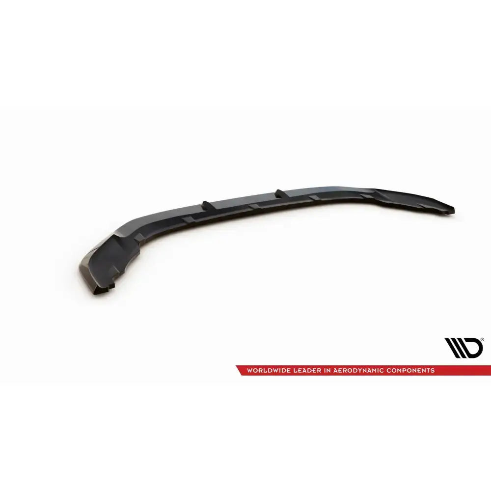 Front splitter til Mini Cooper S F56 Facelift med markerte kanter, sort plast og aerodynamisk utforming.