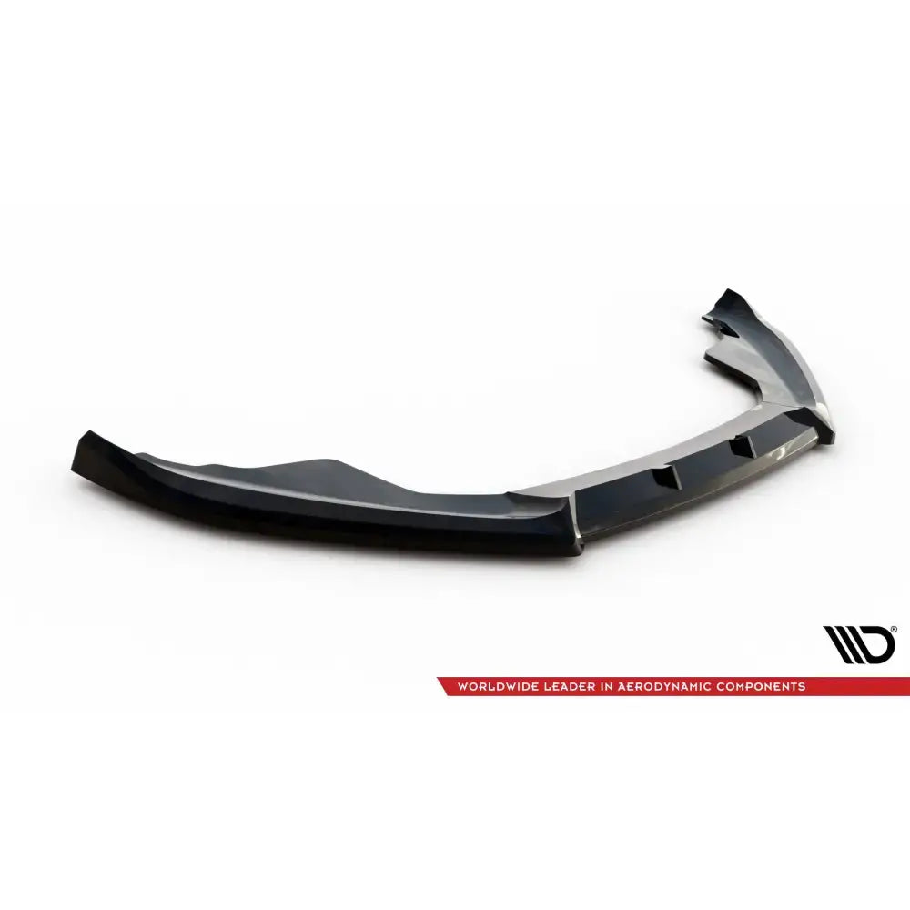 Front splitter V2 Audi S5 / A5 S-Line 8T i svart, glossy plast med profilerte linjer mot hvit bakgrunn.