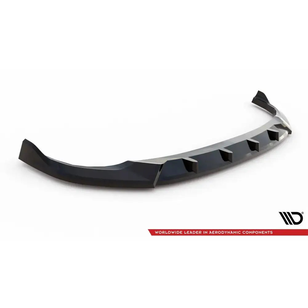 Front splitter til BMW 2 Coupe G42, sort plast med profilerte kanter og finner, sett skrått ovenfra.