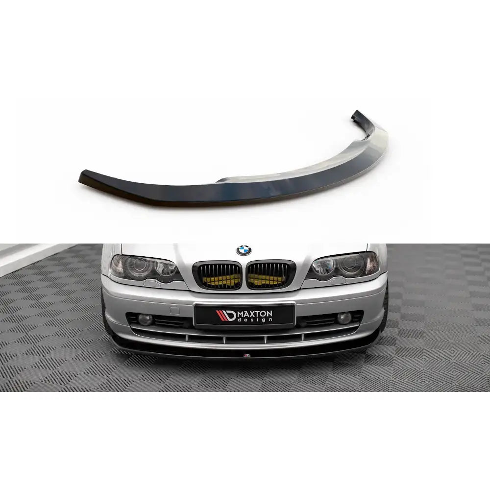Frontleppe V2 BMW 3 Coupe E46 i sort plast, vist montert på sølvfarget bil med gulvfliser under.