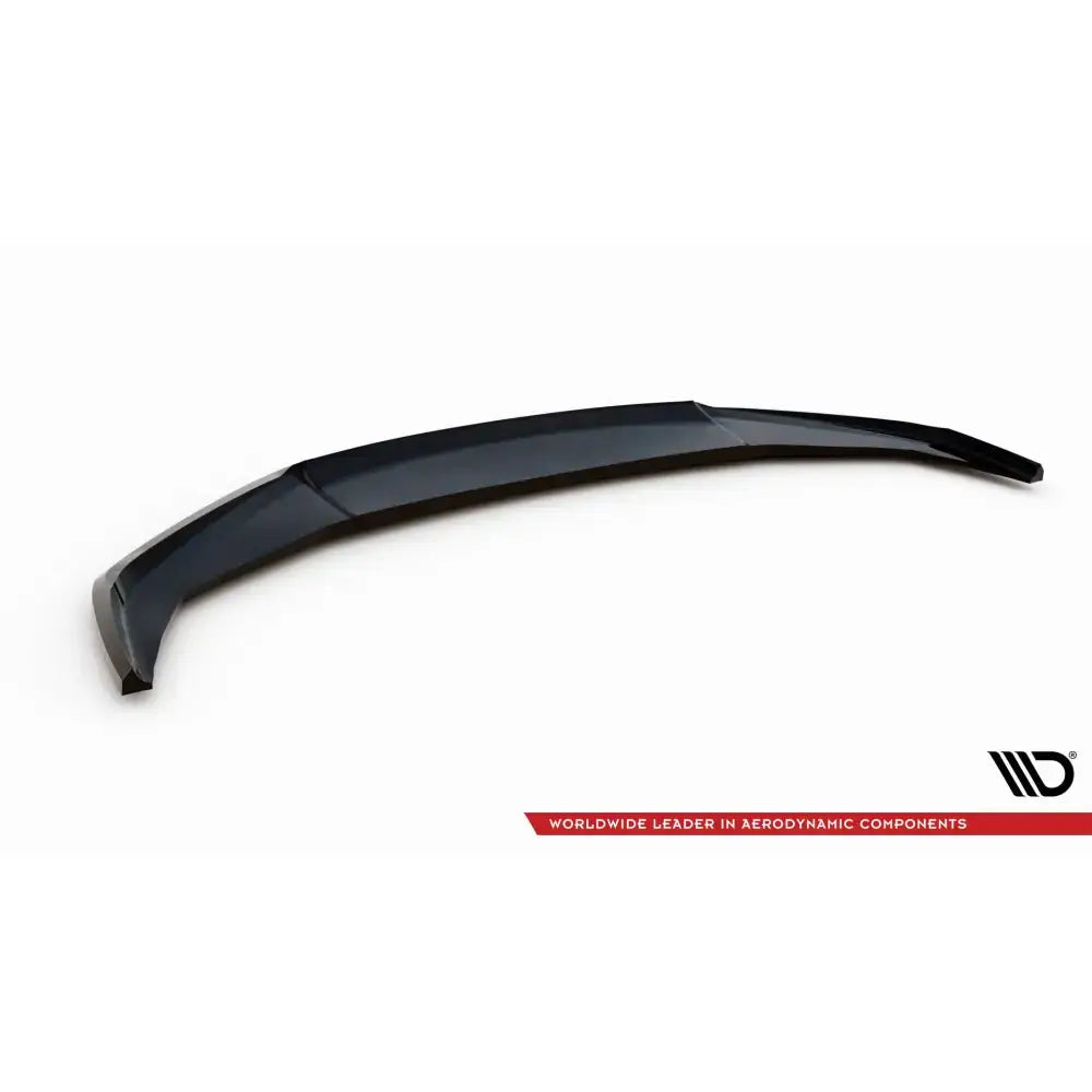 Front lip til Honda Civic Mk10 V2 i sort blank finish, vist fra skrå vinkel med aerodynamisk design.