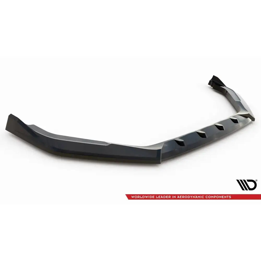 Front splitter til Honda Civic Type-R Mk 11 med vinklet design og utfreste luftkanaler i sort plast.