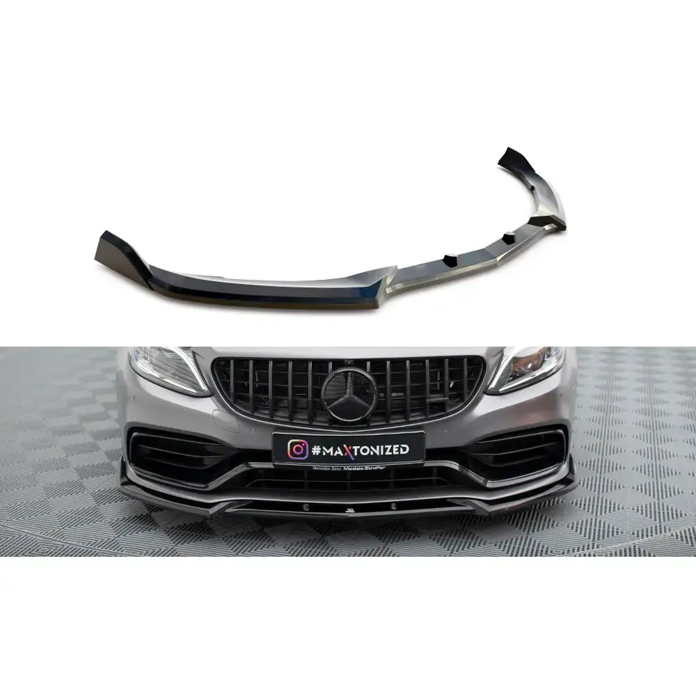 Frontleppe V2 til Mercedes-AMG C63 W205 i sort gloss plast, vist alene og montert på bil.