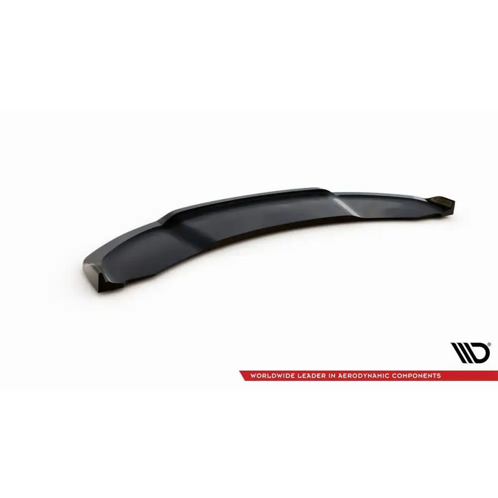 Front splitter til Mini Cooper John Cooper Works R56, sort plast med buede, forhøyede kanter sett skrått ovenfra.