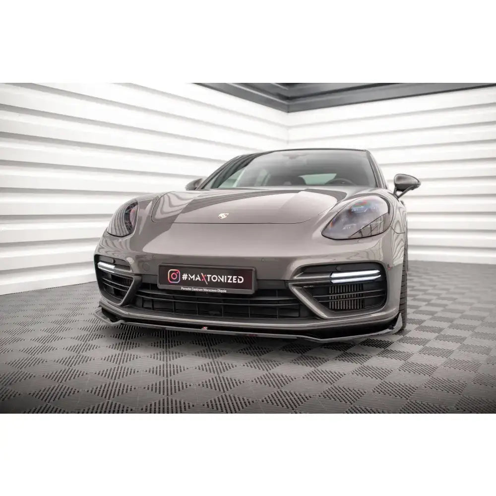 Frontspoiler på Porsche Panamera E-Hybrid 971 med markante frontlykter og store luftinntak.