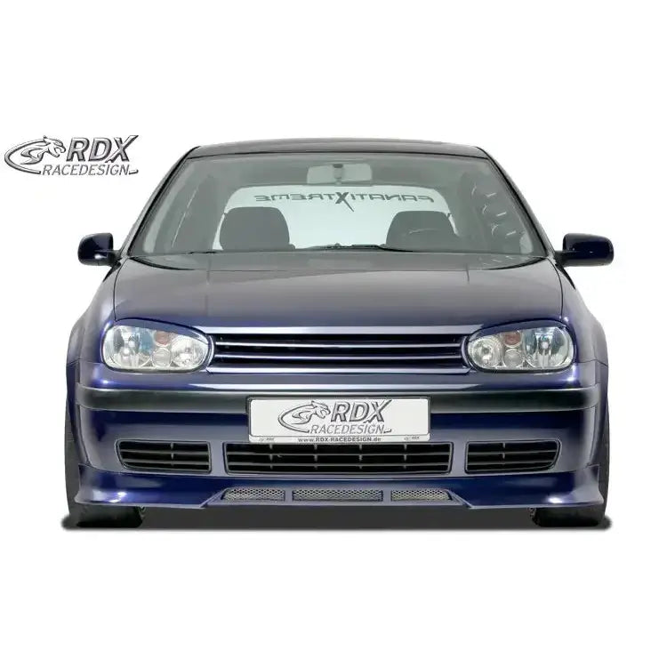 Frontsplitter Volkswagen Golf 4 med brede skjermkanter og RDX-logo, sett rett forfra på blå bil.