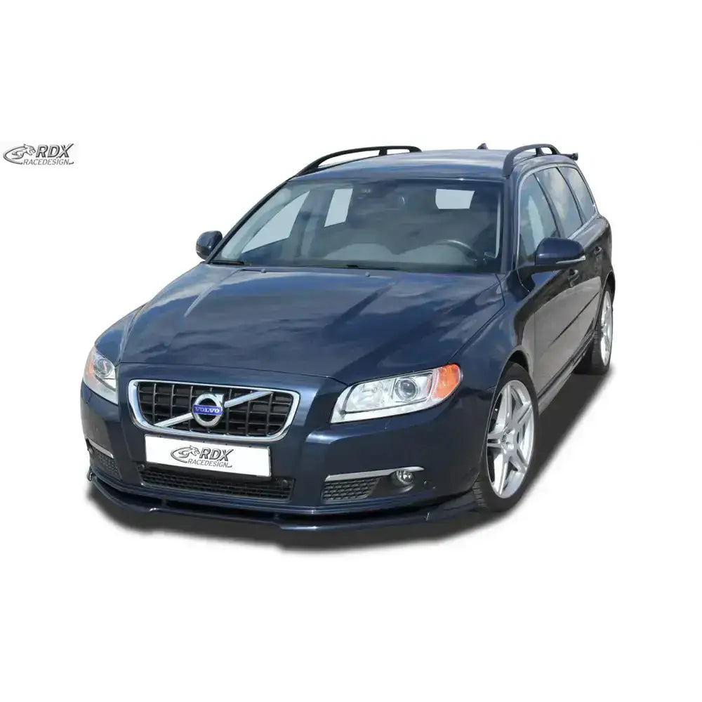 Frontspoiler på Volvo S80/V70 06-13 mørkeblå stasjonsvogn sett forfra fra venstre side.
